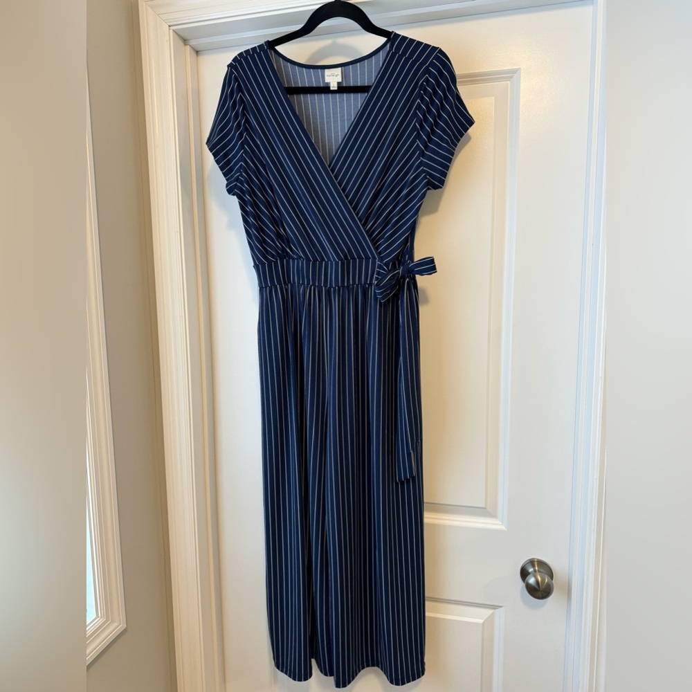 Stitch Fix Kaileigh navy pinstriped cropped jumpsuit size Large